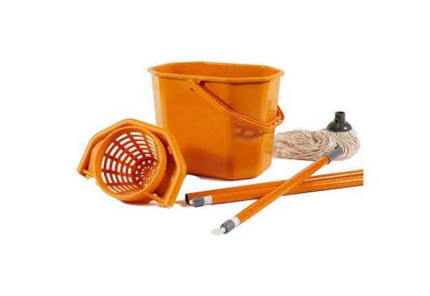 Immagine di Kit per pavimenti Secchiostrizza - secchio con strizzatore 12 L + mop 240 gr + manico da 130 cm - ar