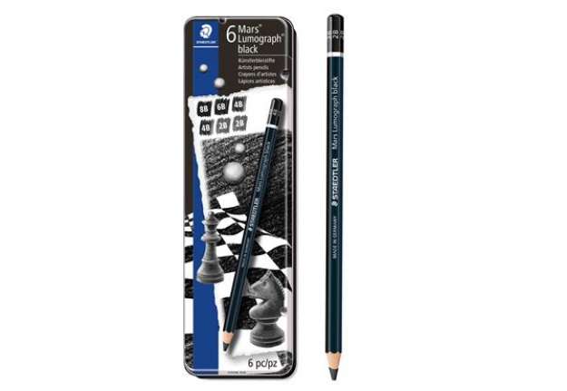 Immagine di Matita di grafite  tipo carboncino Mars Lumograph Black - 4 gradazioni - Staedtler  - conf. 6 pezzi
