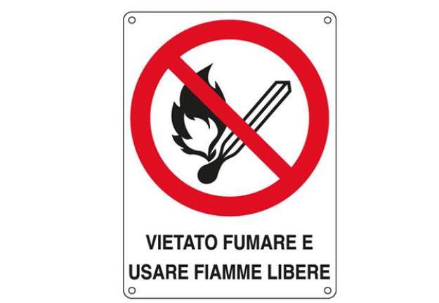 Immagine di Cartello segnalatore - 16,6x23,3 cm - VIETATO FUMARE E USARE FIAMME LIBERE - alluminio - Cartelli Se