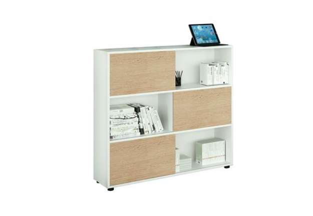 Immagine di Libreria bassa Tetris a 3 ripiani ante scorrevoli - 120x35x116 cm - bianco/rovere