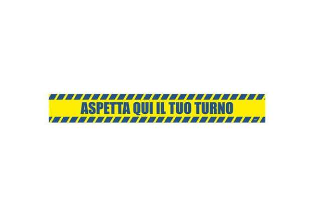 Immagine di Adesivo segnaletico calpestabile Markin ''Aspetta qui il tuo turno'' in PVC 98x8,5 cm - Conf. 2 pezz