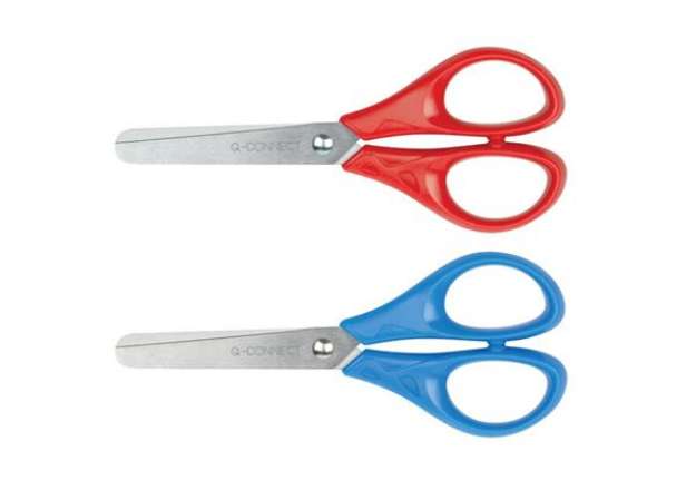 Immagine di Forbici per découpage Q-Connect acciaio punta rotonda colori assortiti rosso e blu 13 cm - KF15295